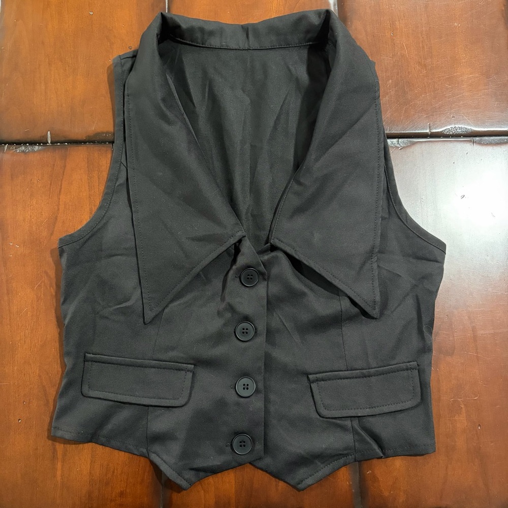 Buttondown Female sleeveless top Black